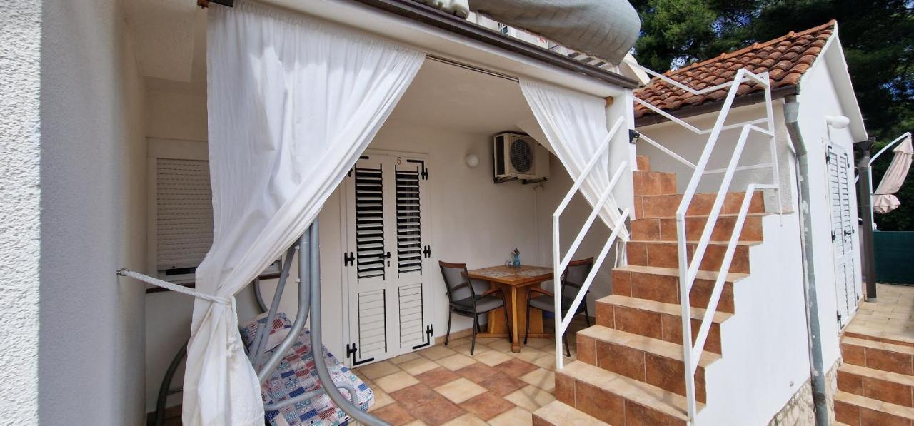 Apartmani Dutkovic Vrboska Esterno foto