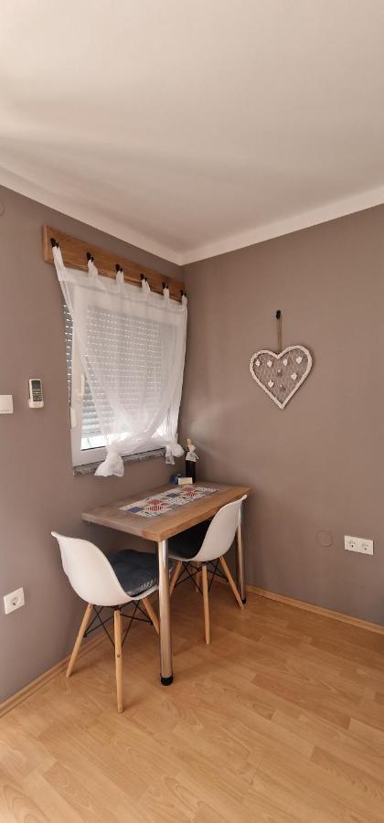 Apartmani Dutkovic Vrboska Esterno foto