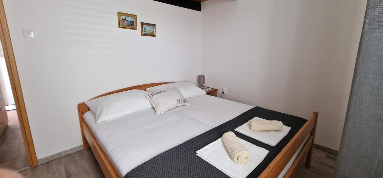 Apartmani Dutkovic Vrboska Esterno foto