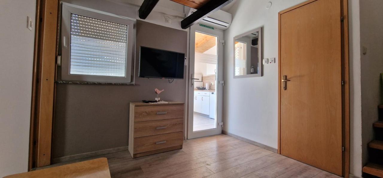 Apartmani Dutkovic Vrboska Esterno foto