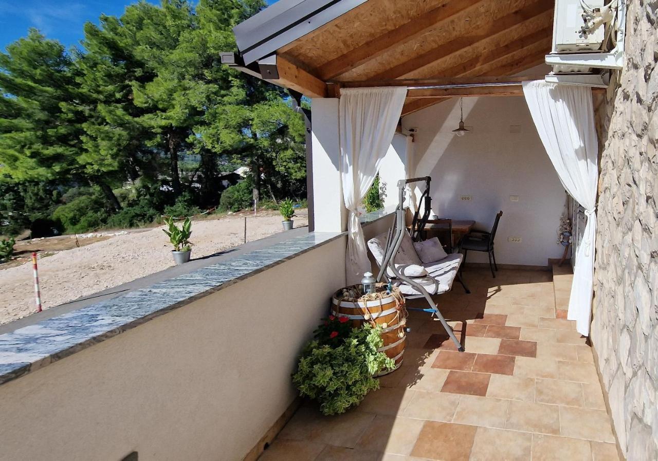 Apartmani Dutkovic Vrboska Esterno foto