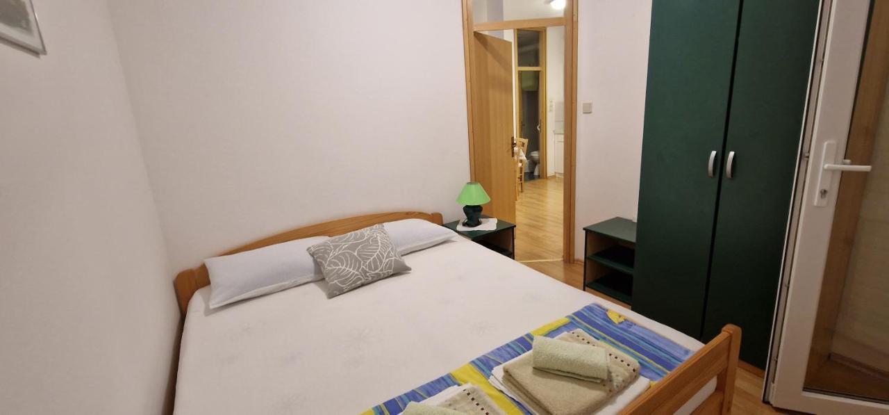 Apartmani Dutkovic Vrboska Esterno foto