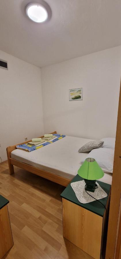 Apartmani Dutkovic Vrboska Esterno foto