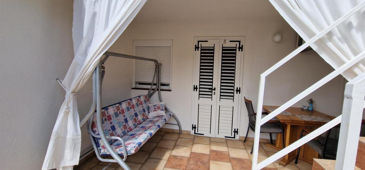 Apartmani Dutkovic Vrboska Esterno foto