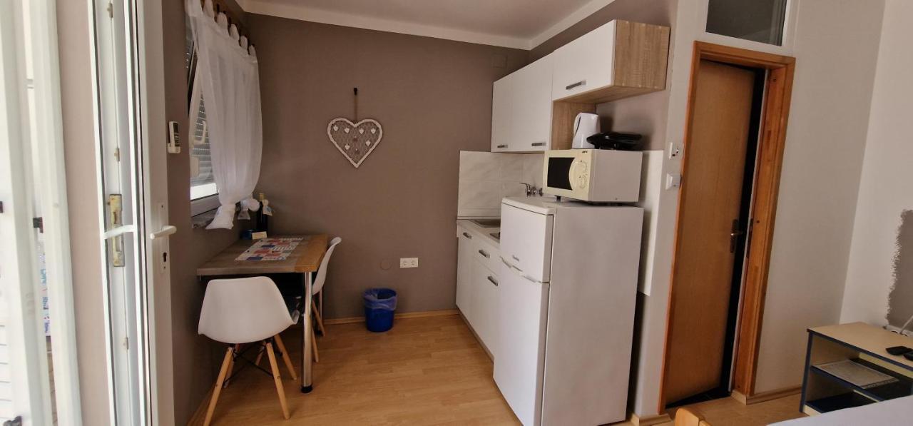 Apartmani Dutkovic Vrboska Esterno foto