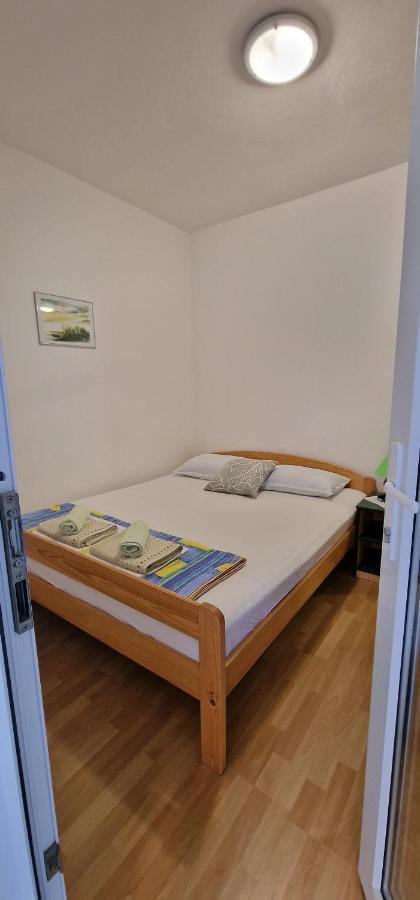 Apartmani Dutkovic Vrboska Esterno foto