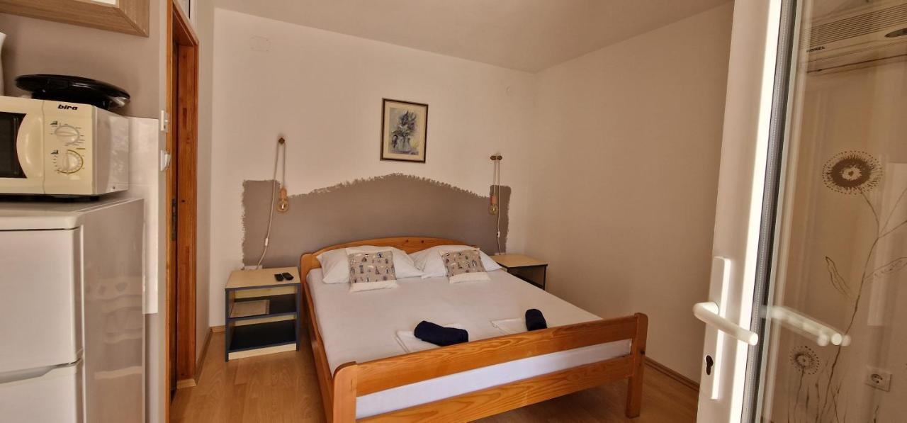 Apartmani Dutkovic Vrboska Esterno foto