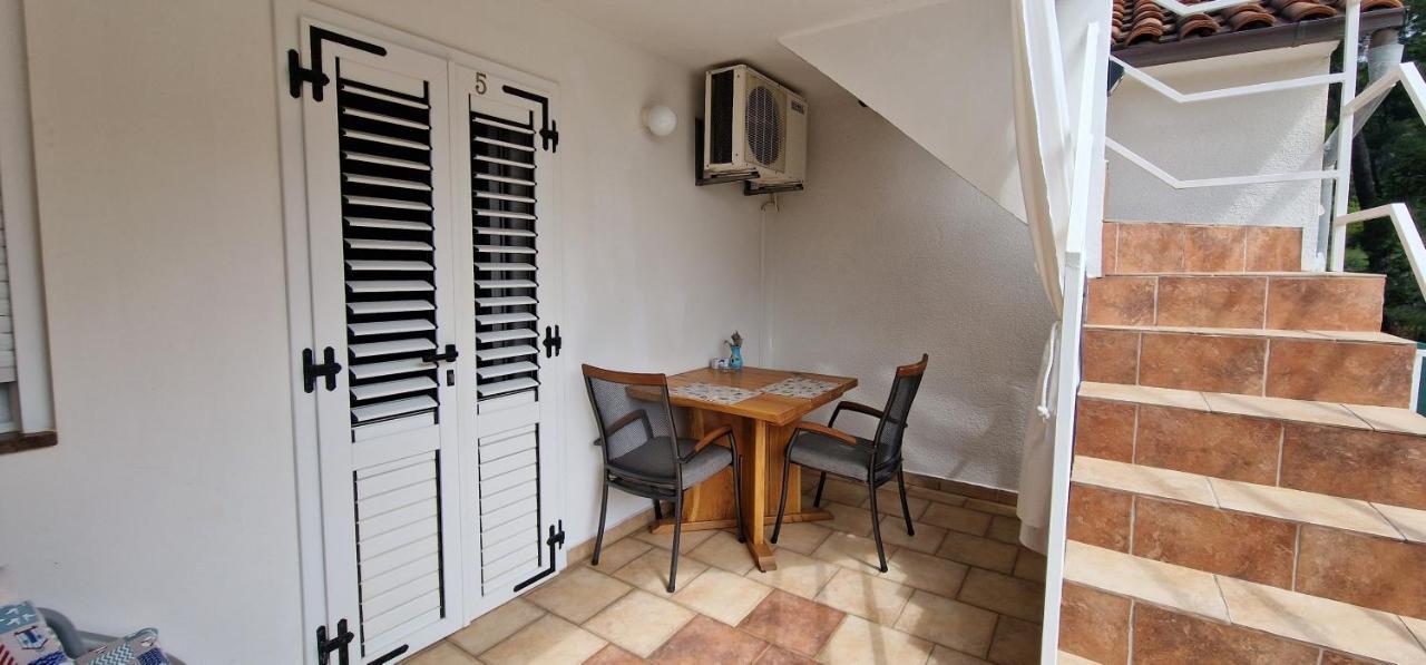 Apartmani Dutkovic Vrboska Esterno foto