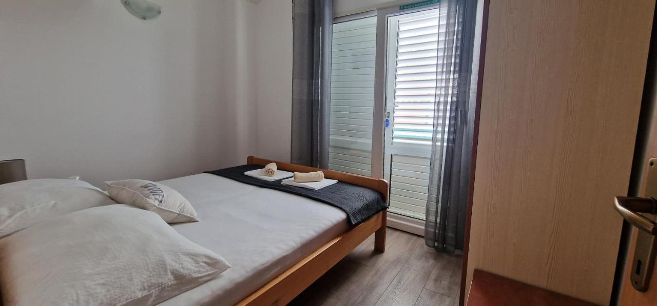 Apartmani Dutkovic Vrboska Esterno foto